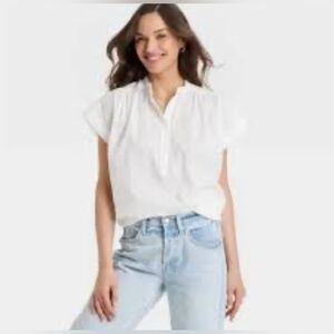 Universal Thread white short sleeve lightweight top with buttons